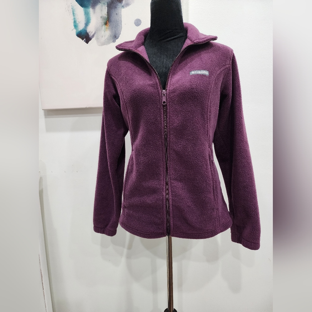 [COLUMBIA] womens size Medium, maroon long sleeve zip up jacket .